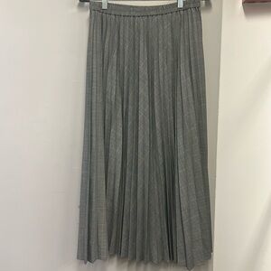 Uniqlo Gray Pleated Midi Skirt